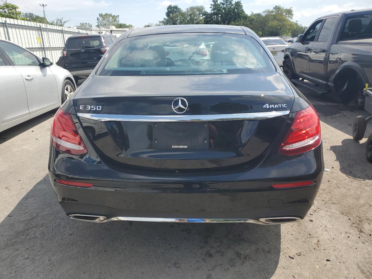 Mercedes-Benz E-Class 350 4matic Image 9