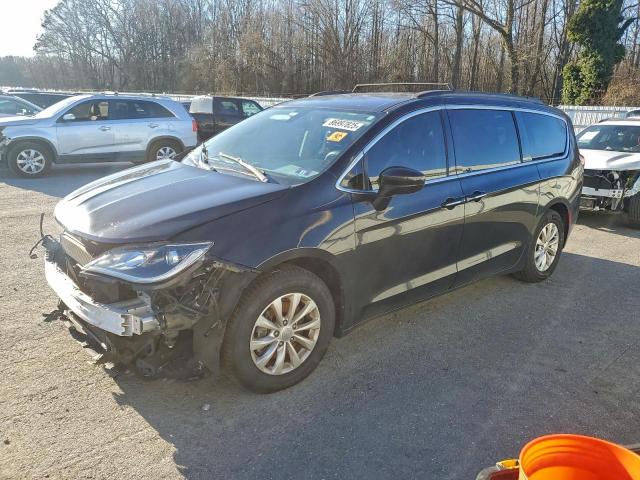  Salvage Chrysler Pacifica