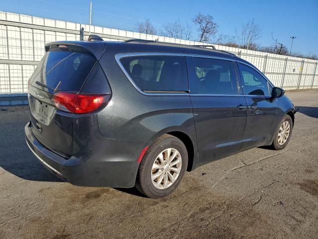 Chrysler Pacifica Touring Plus Image 12