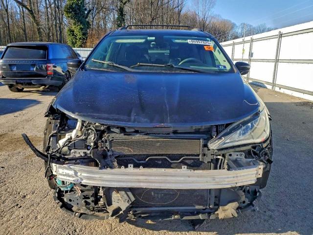 Chrysler Pacifica Touring Plus Image 10