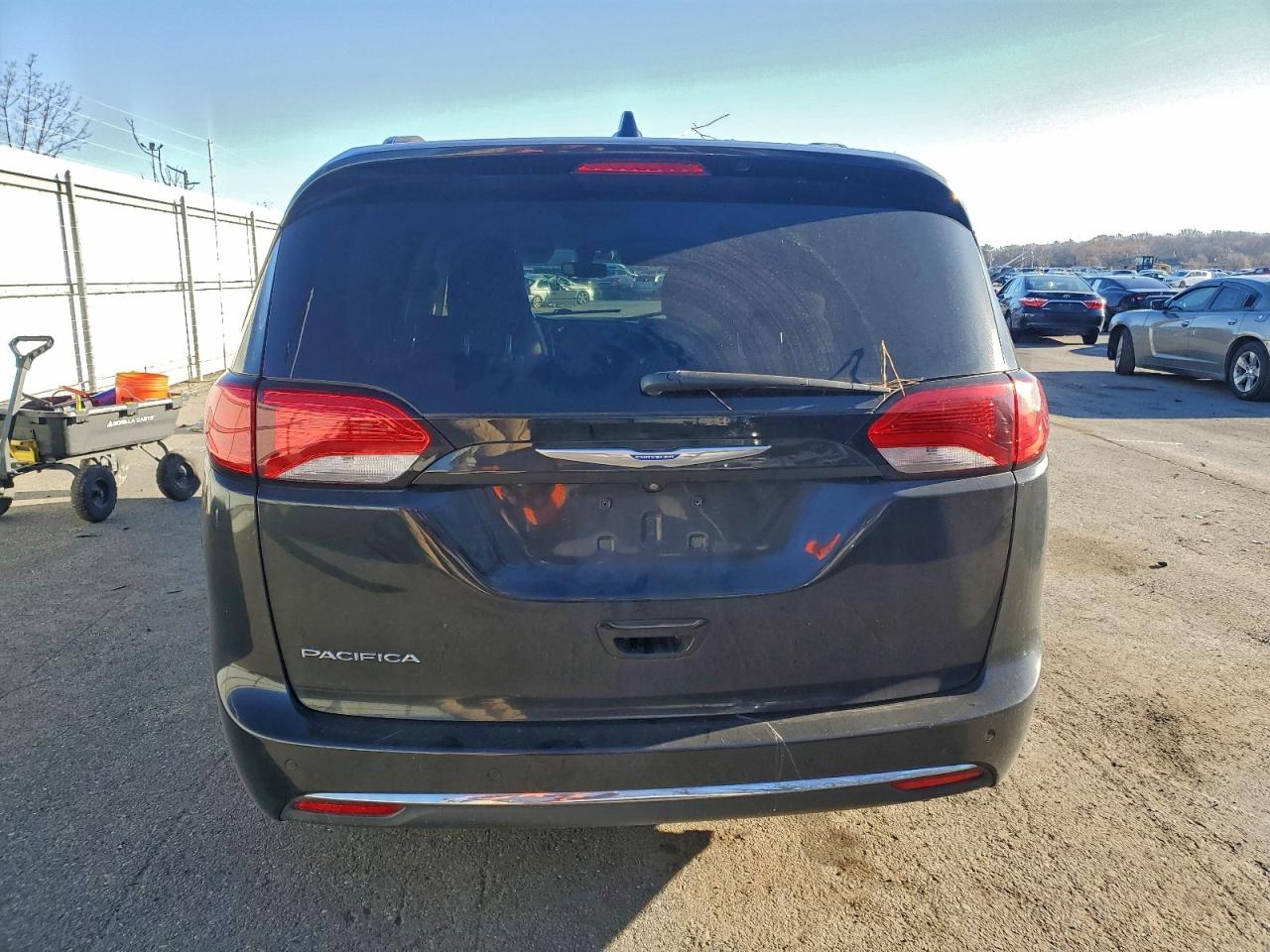 Chrysler Pacifica Touring Plus Image 4