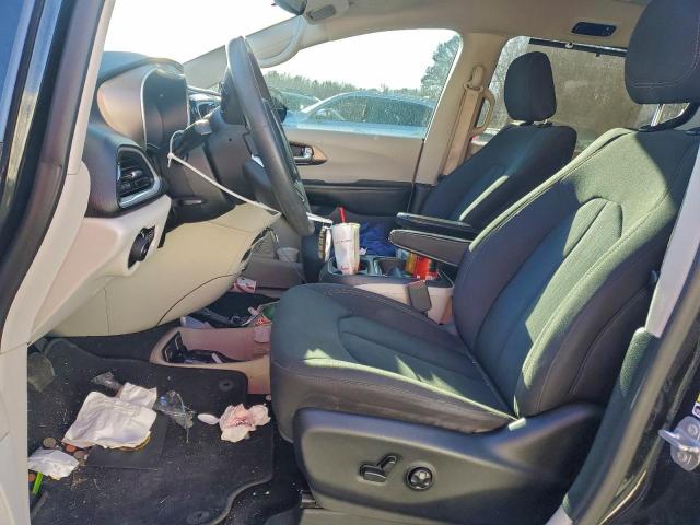 Chrysler Pacifica Touring Plus Image 9