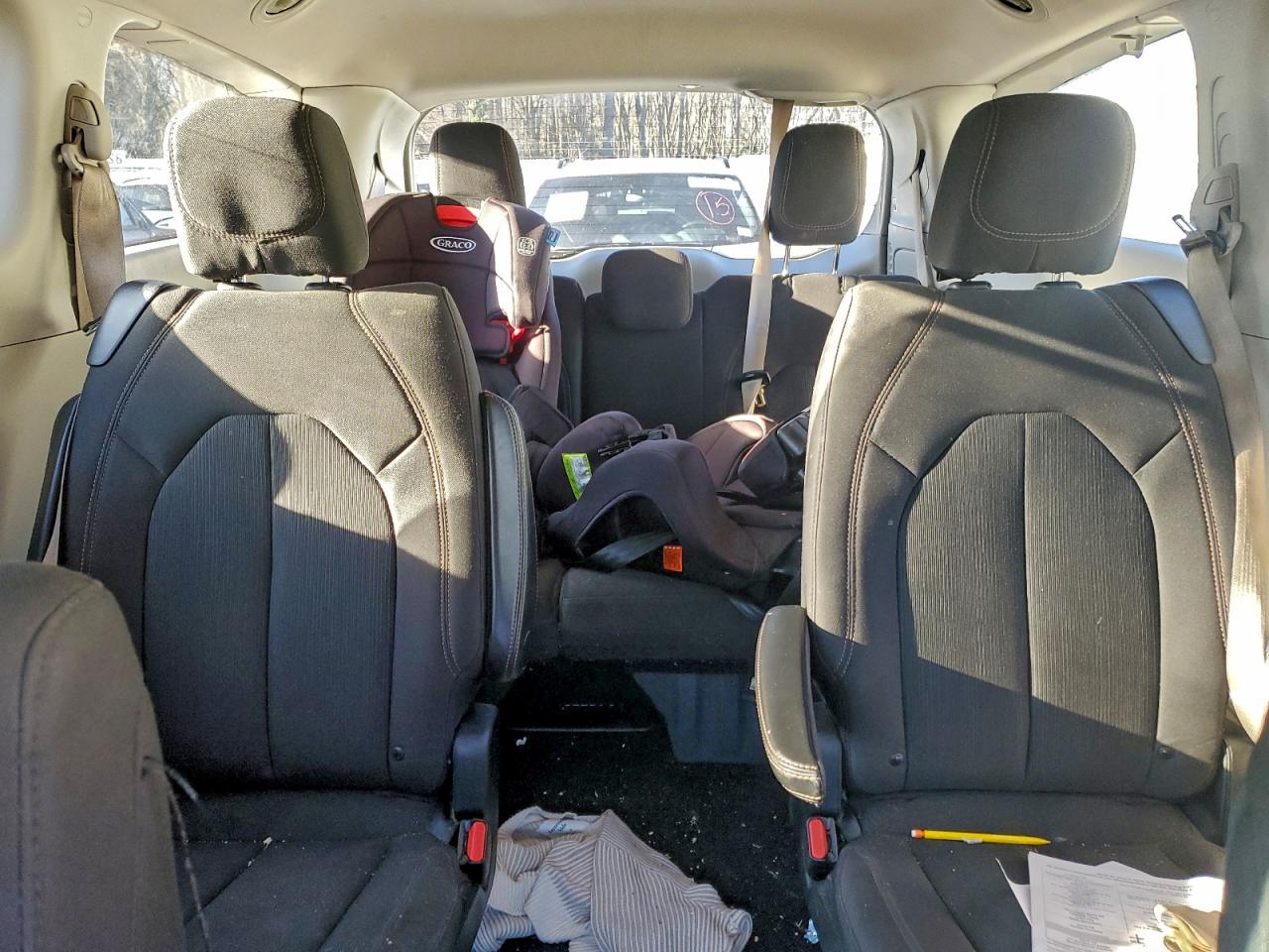 Chrysler Pacifica Touring Plus Image 13