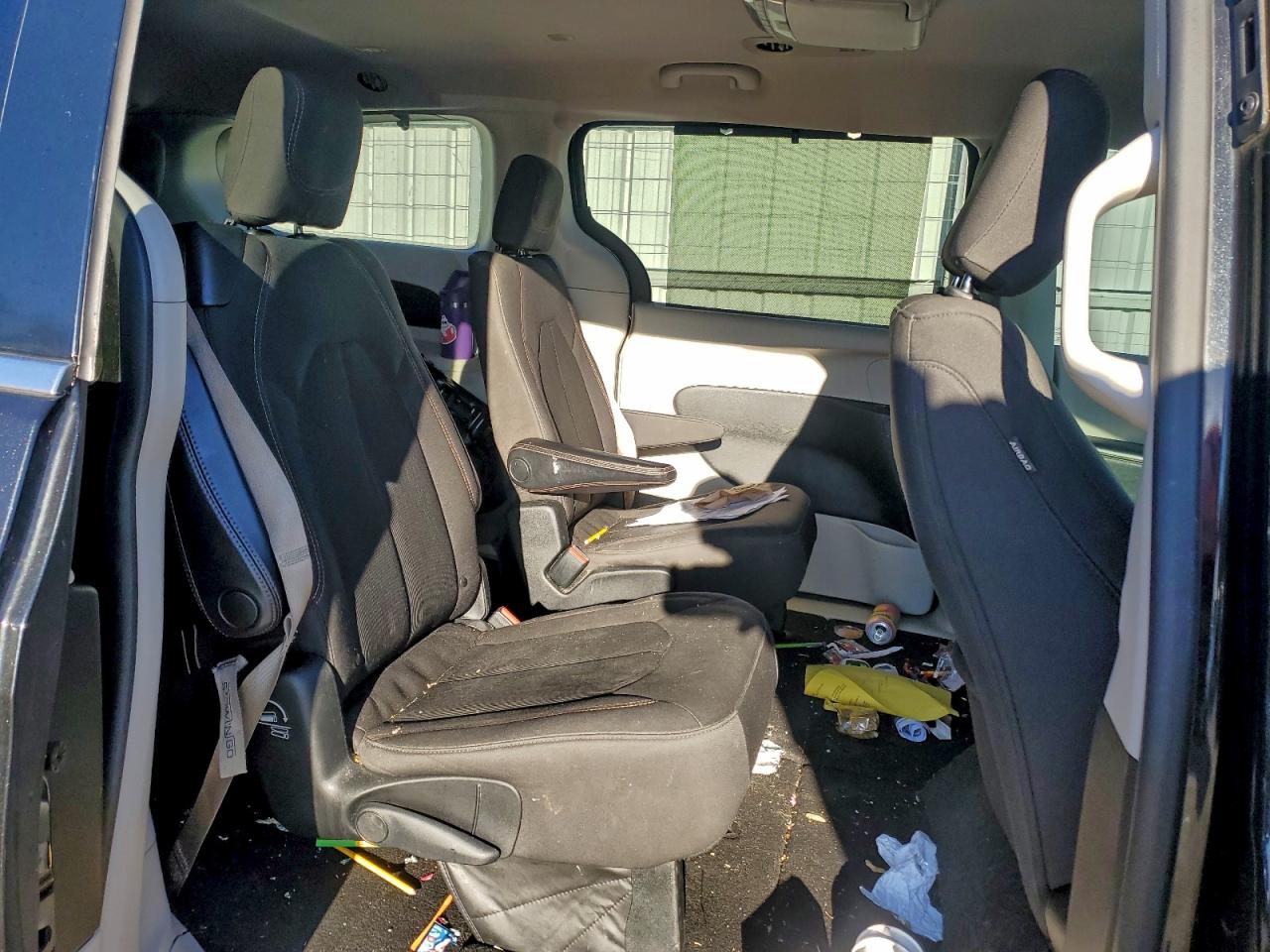 Chrysler Pacifica Touring Plus Image 2