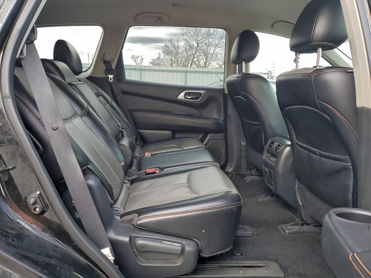 Nissan Pathfinder S Image 10