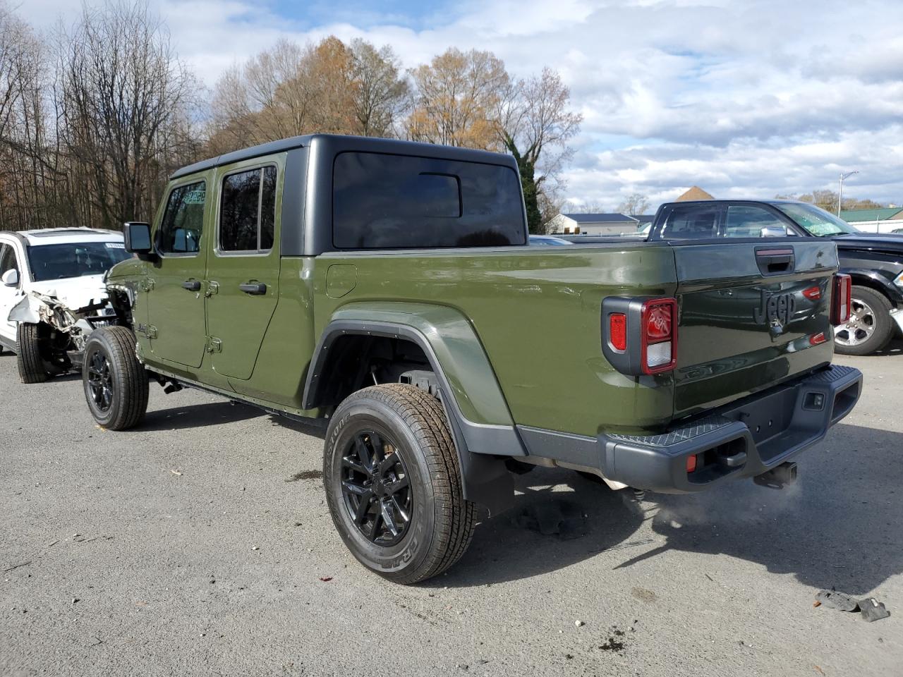 Jeep Gladiator Sport Image 2