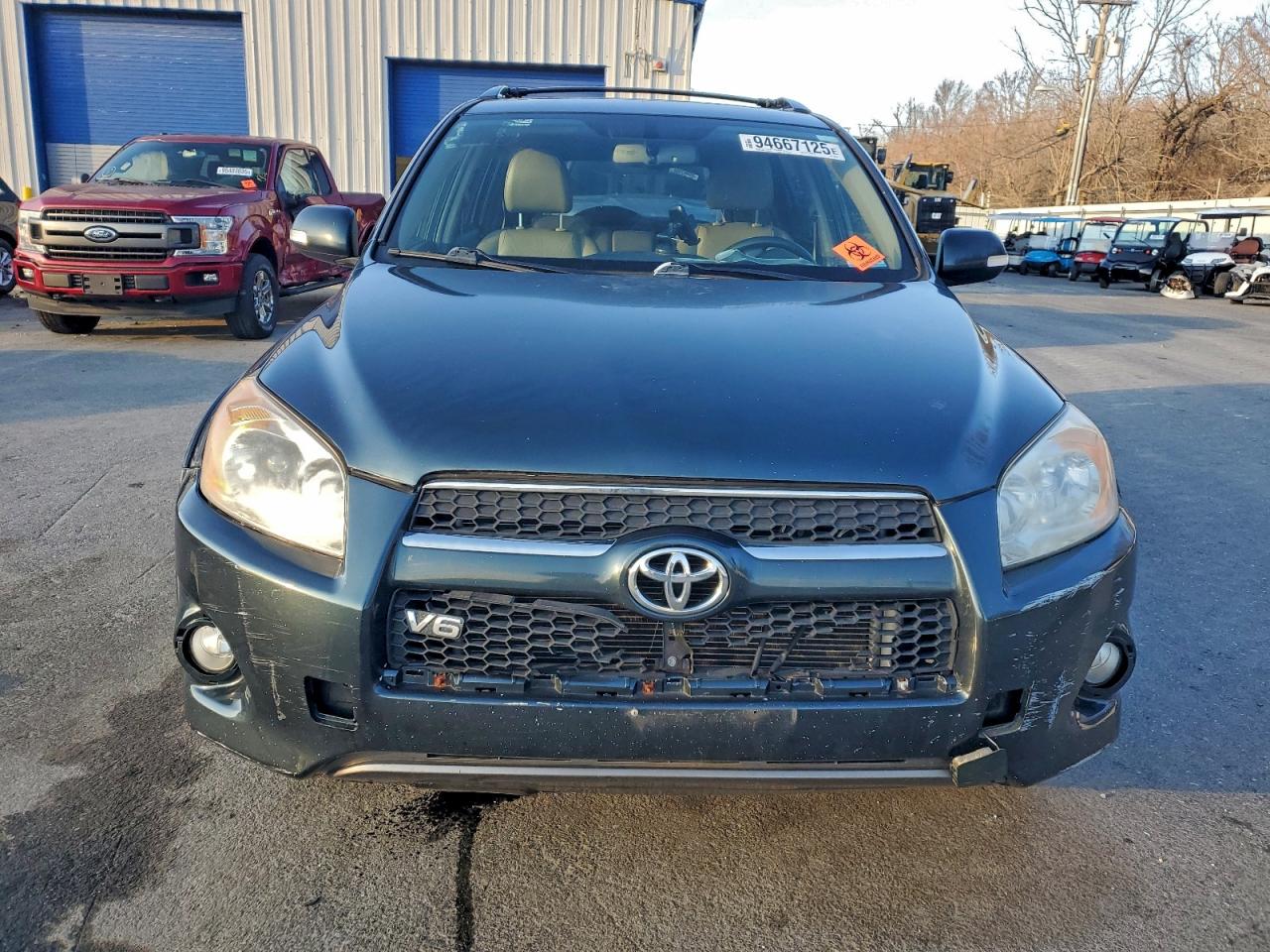 Toyota RAV4 Limited Image 2