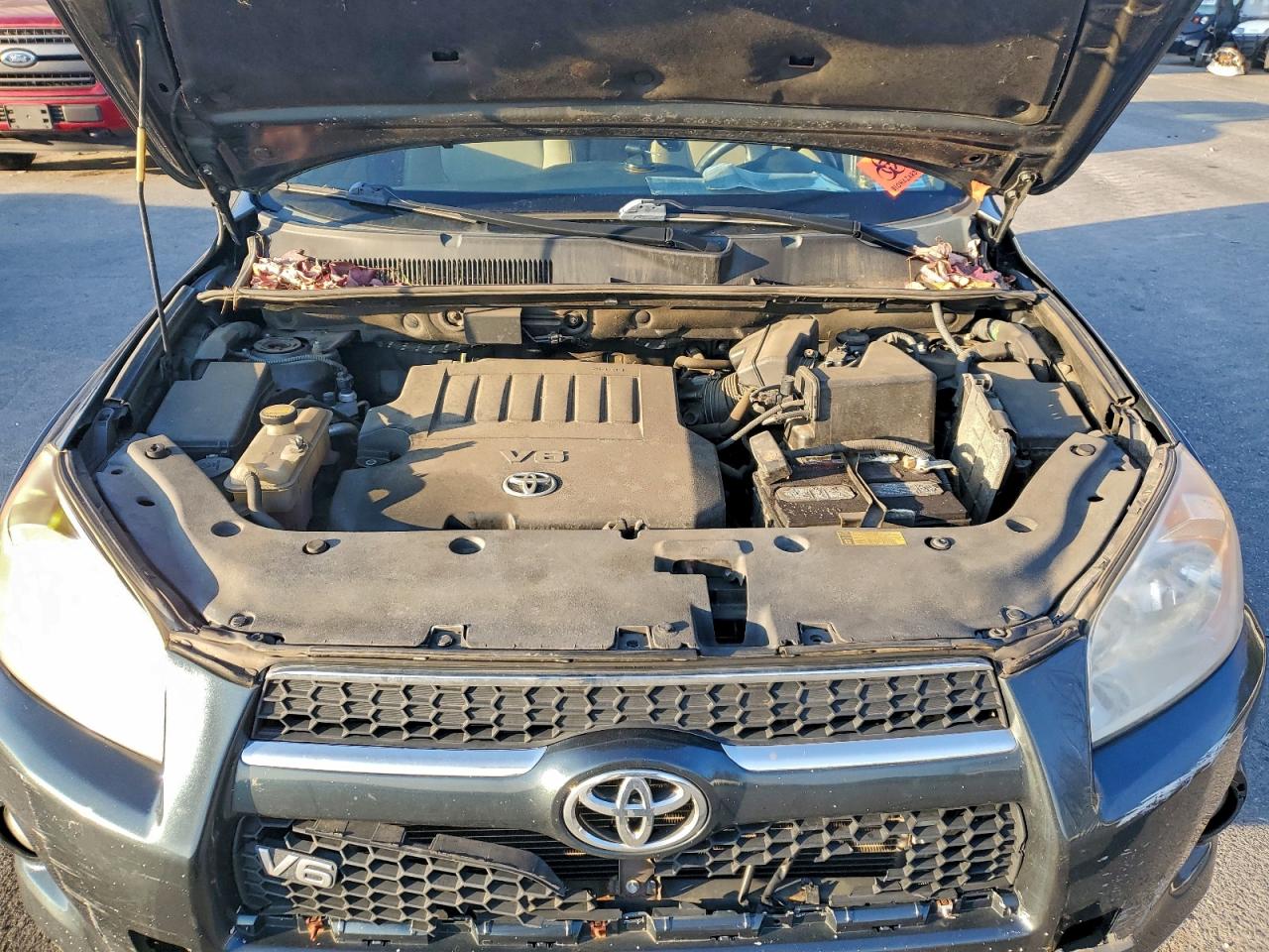 Toyota RAV4 Limited Image 12