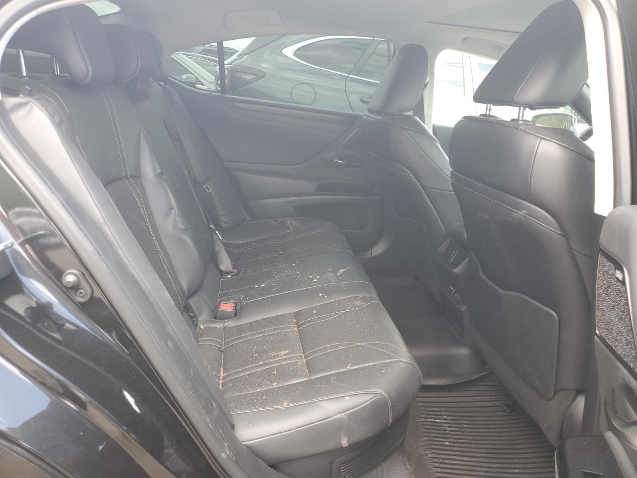 Lexus Es 300h Base Image 9