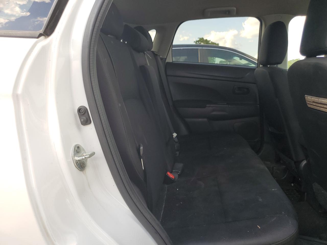 Mitsubishi Outlander Es Image 4