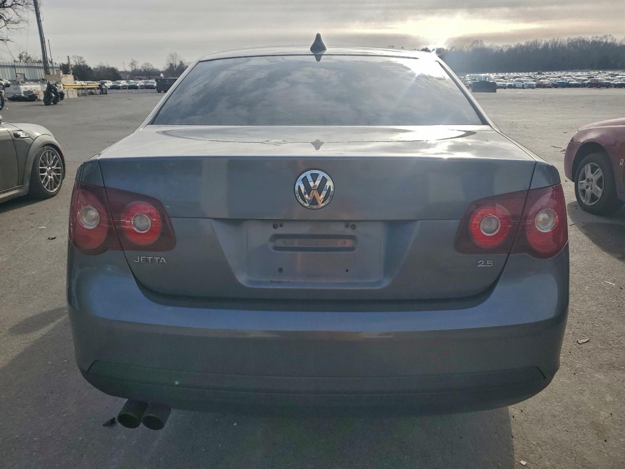 Volkswagen Jetta S Image 12