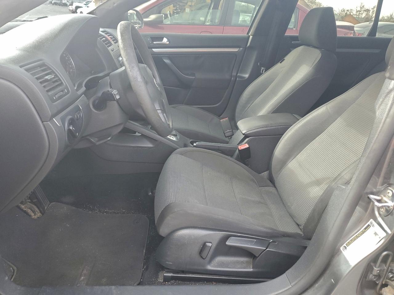 Volkswagen Jetta S Image 8