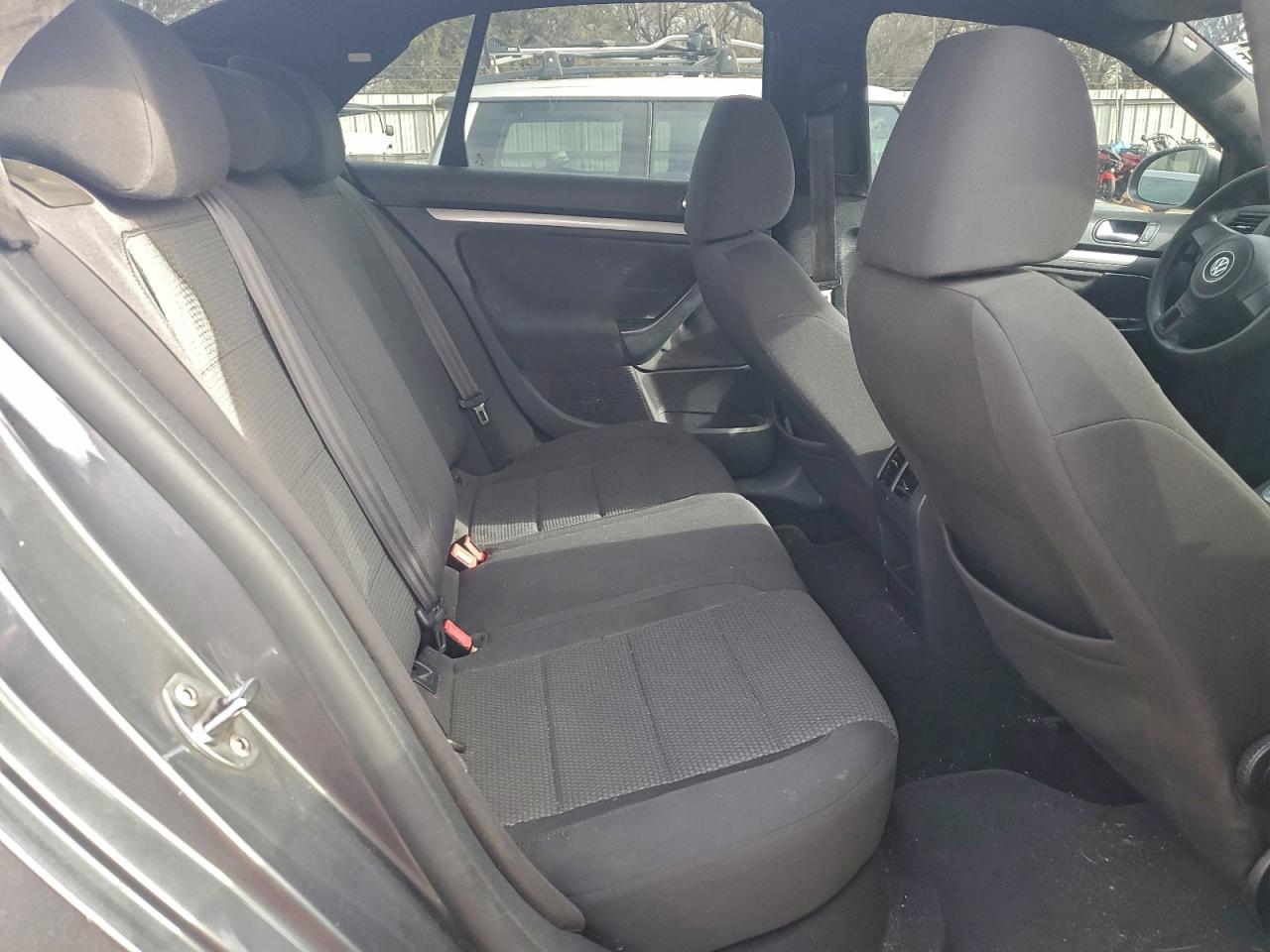 Volkswagen Jetta S Image 7