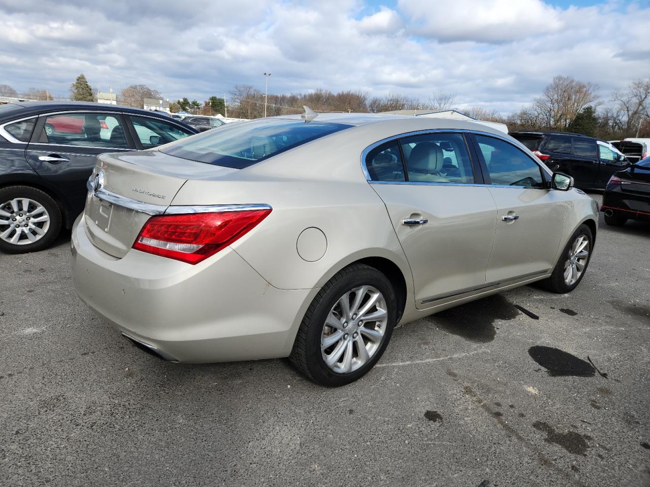 Buick LaCrosse Image 8