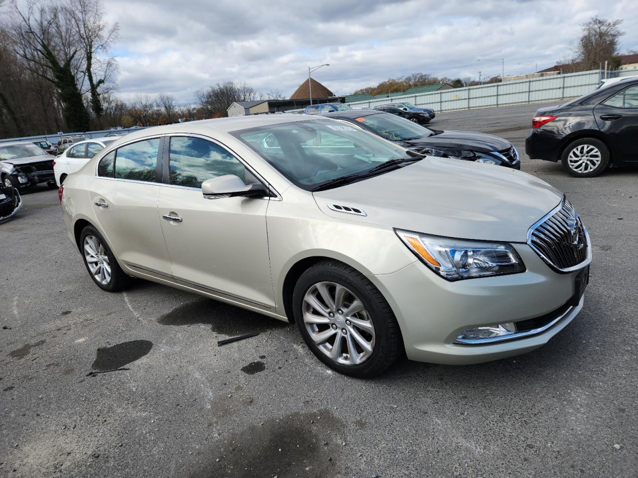 Buick LaCrosse Image 2