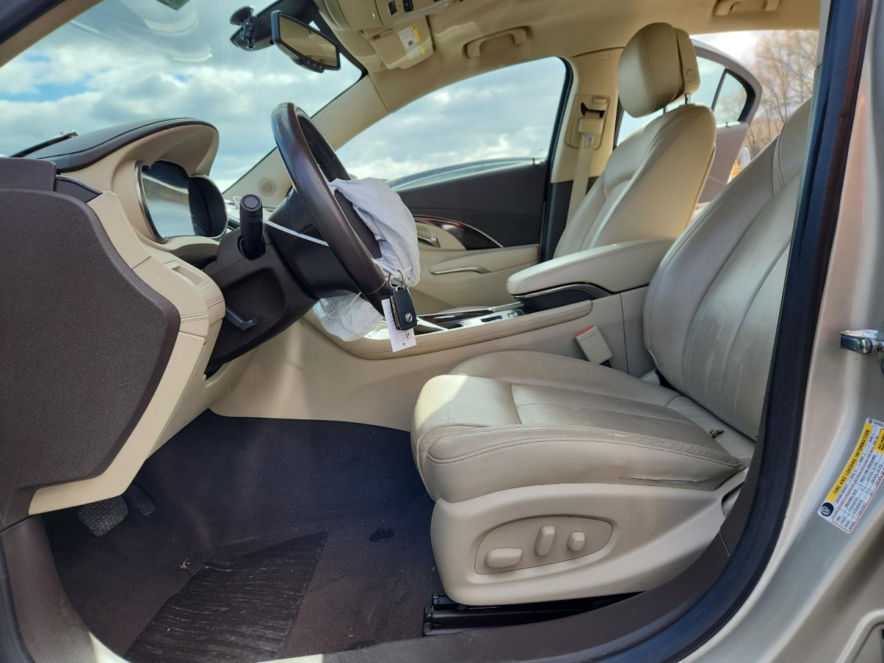 Buick LaCrosse Image 9