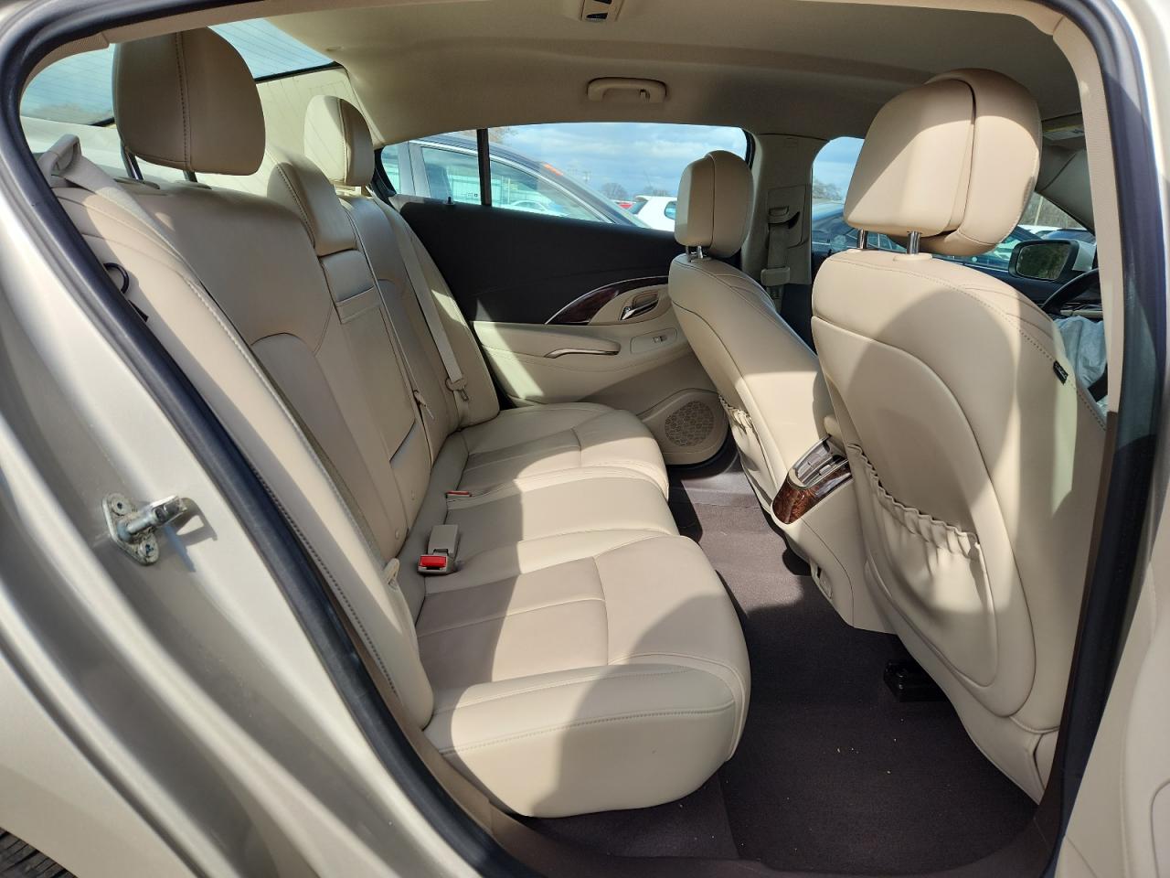 Buick LaCrosse Image 6