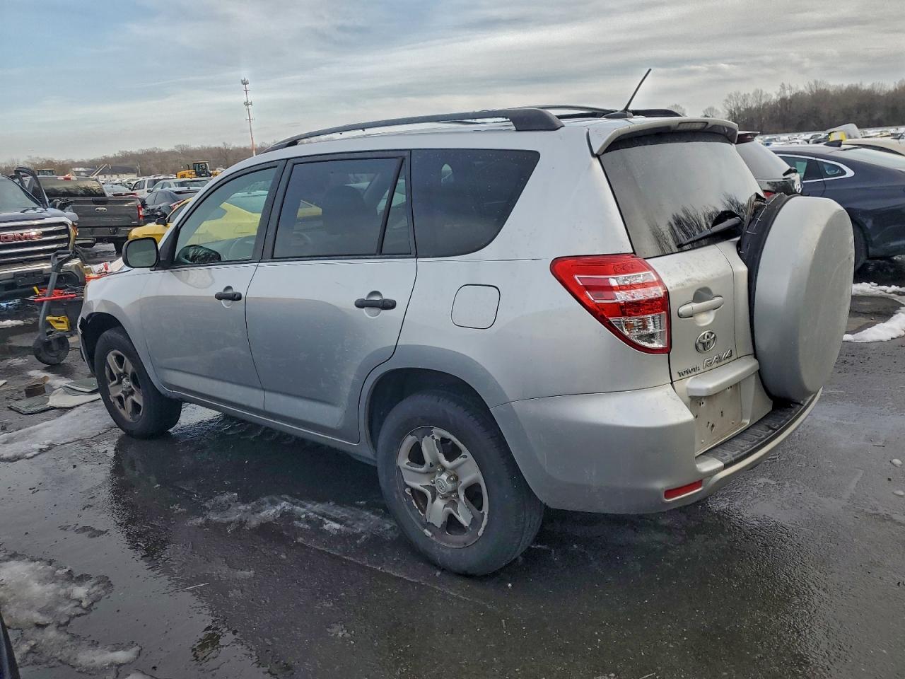 Toyota RAV4 Image 2