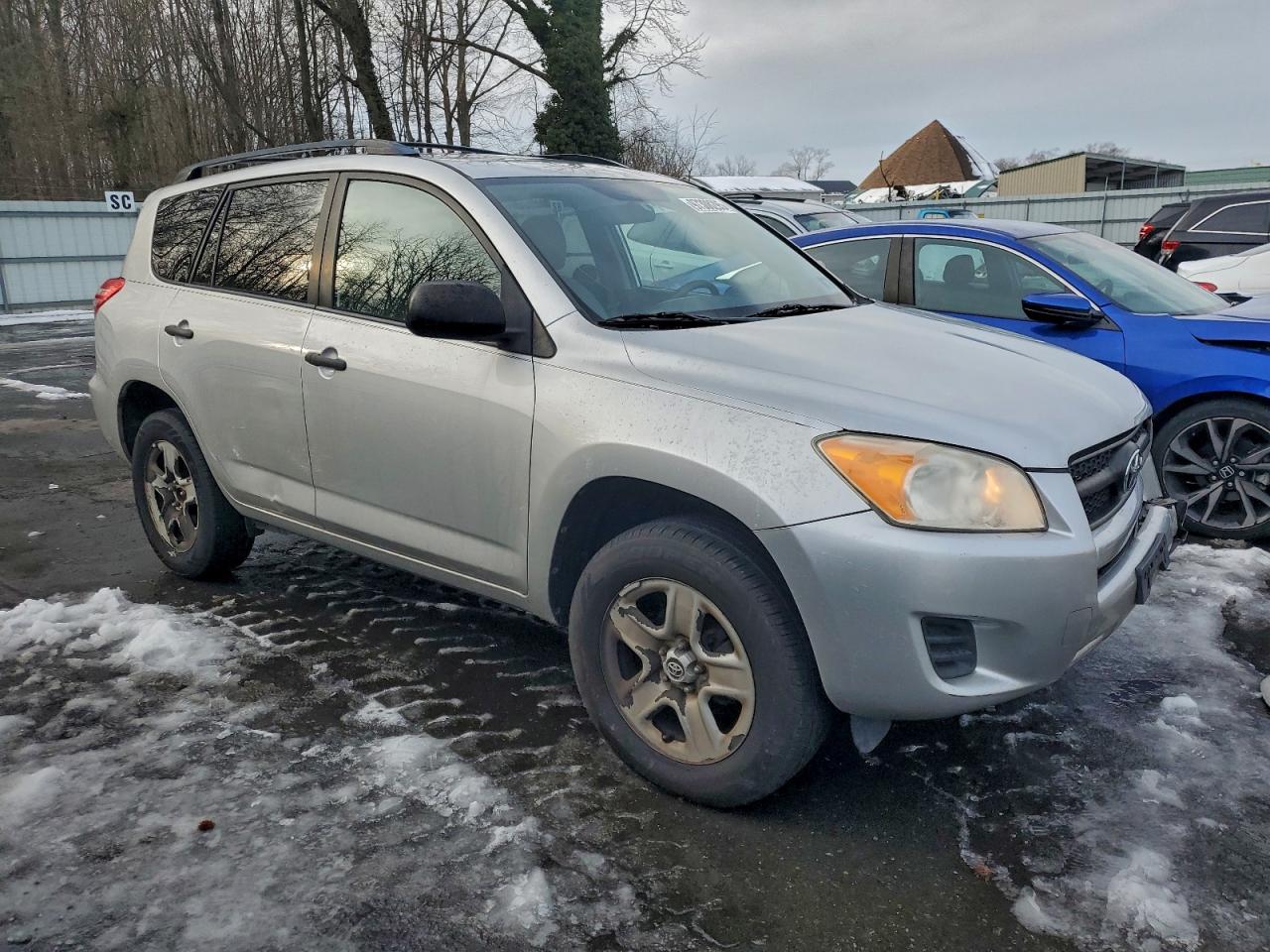 Toyota RAV4 Image 11