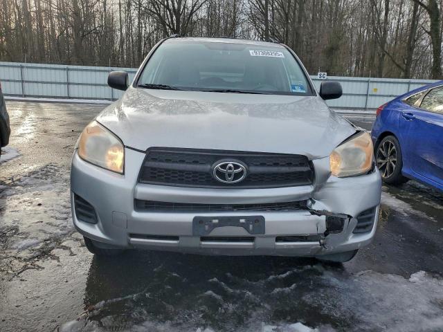 Toyota RAV4 Image 4
