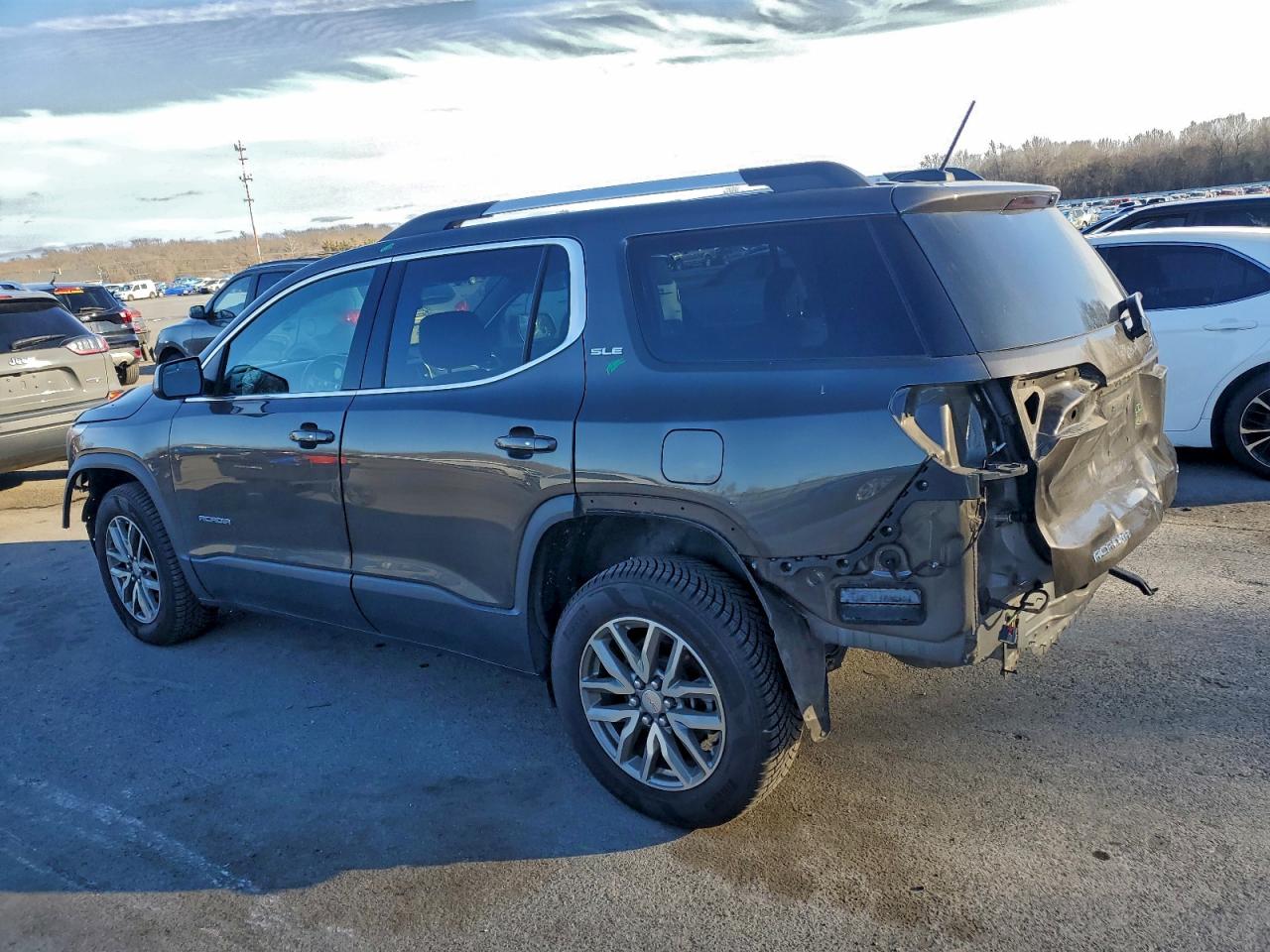 GMC Acadia Sle Image 2