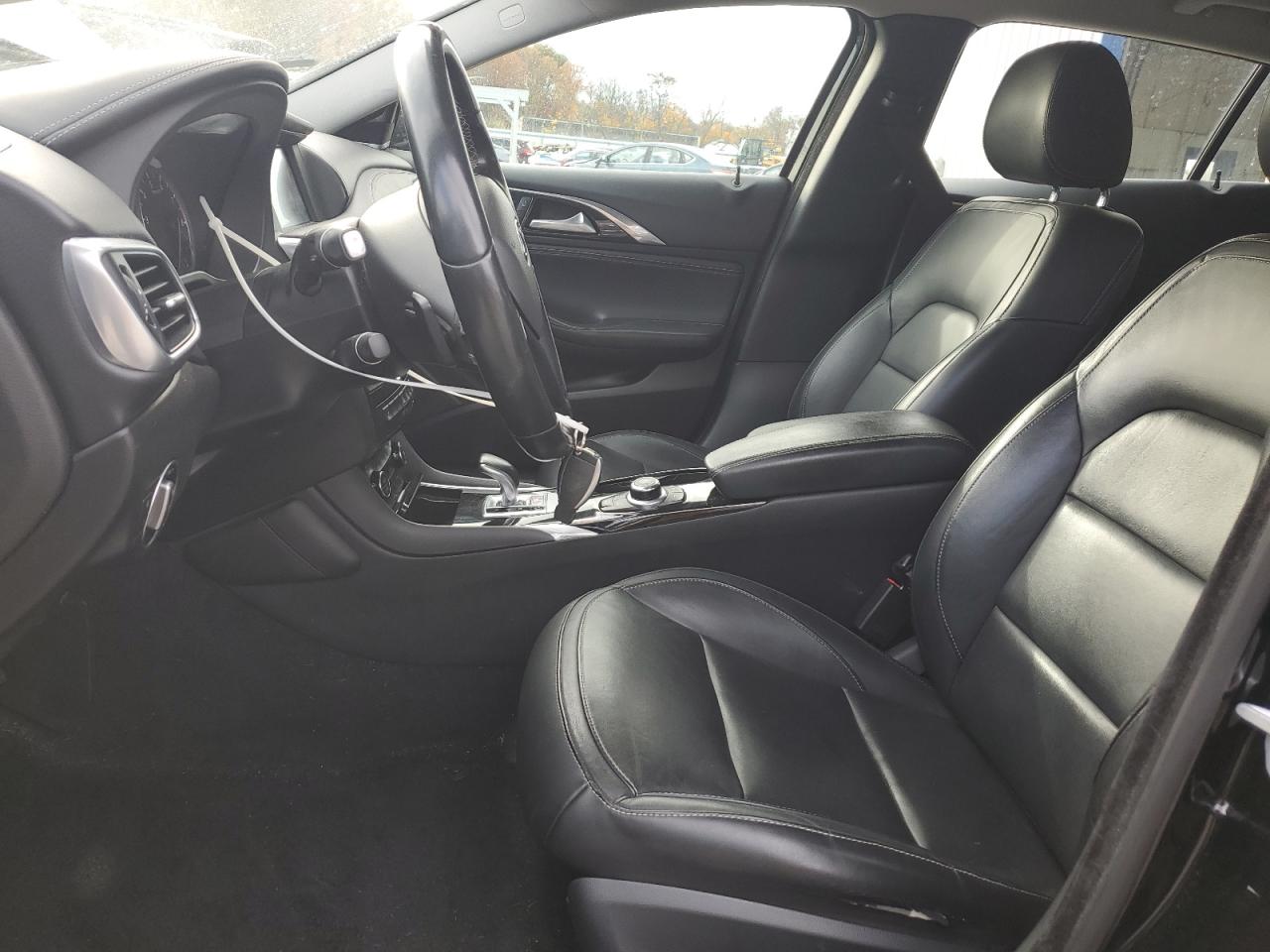 Infi QX30 Base Image 5