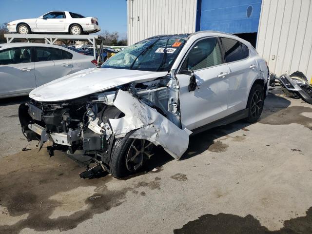  Salvage Alfa Romeo Stelvio