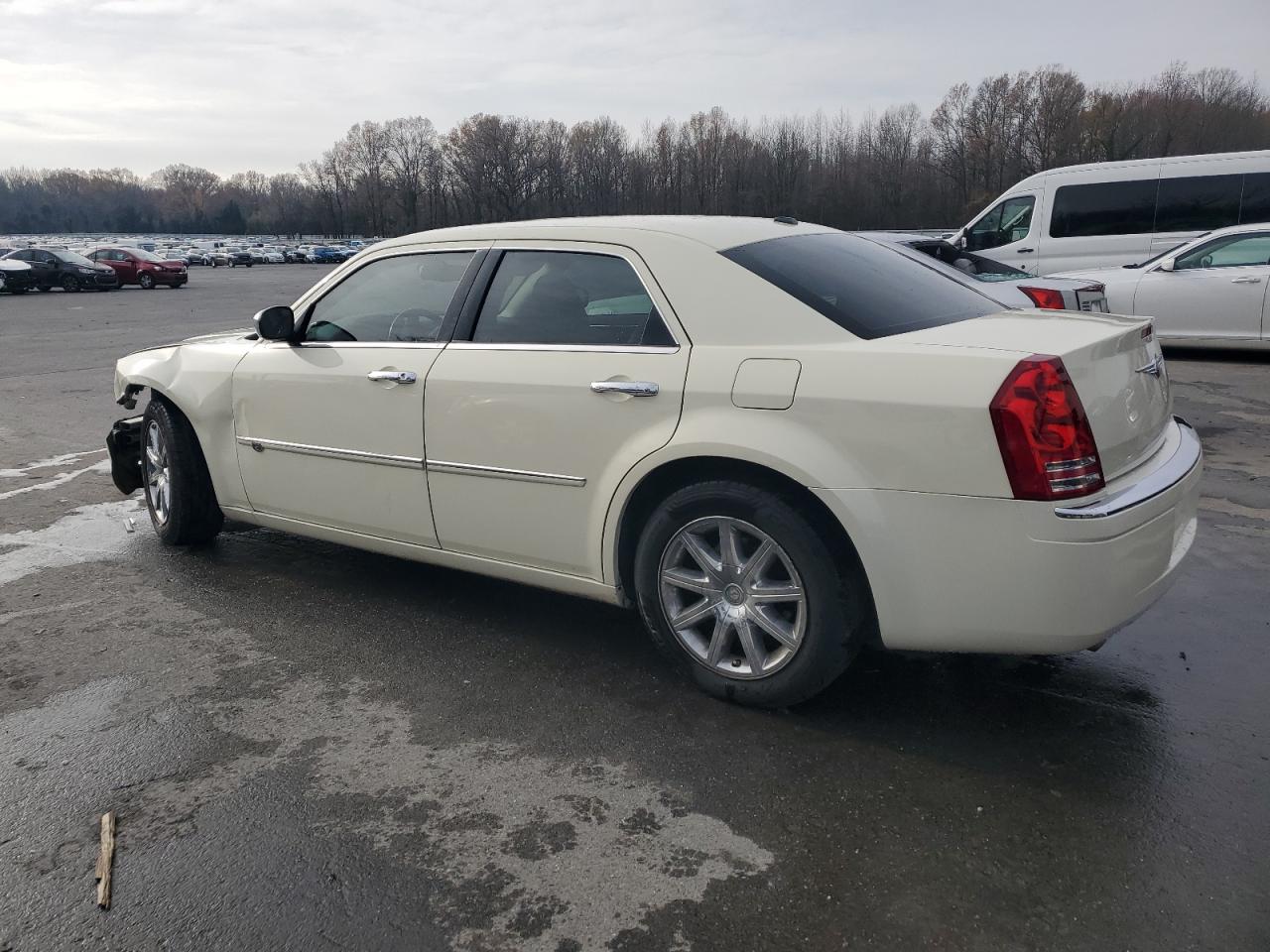 Chrysler 300 Image 2