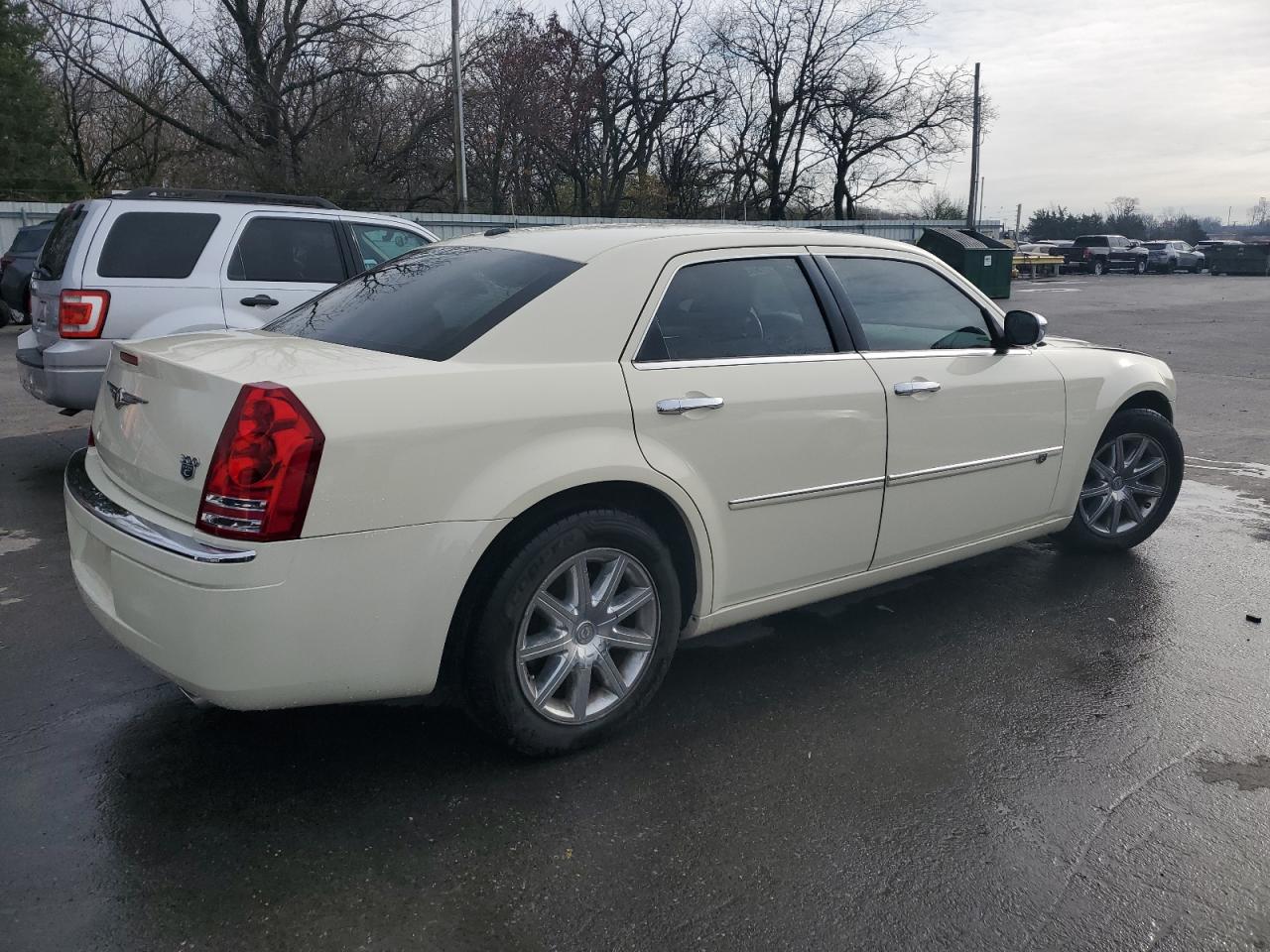 Chrysler 300 Image 11