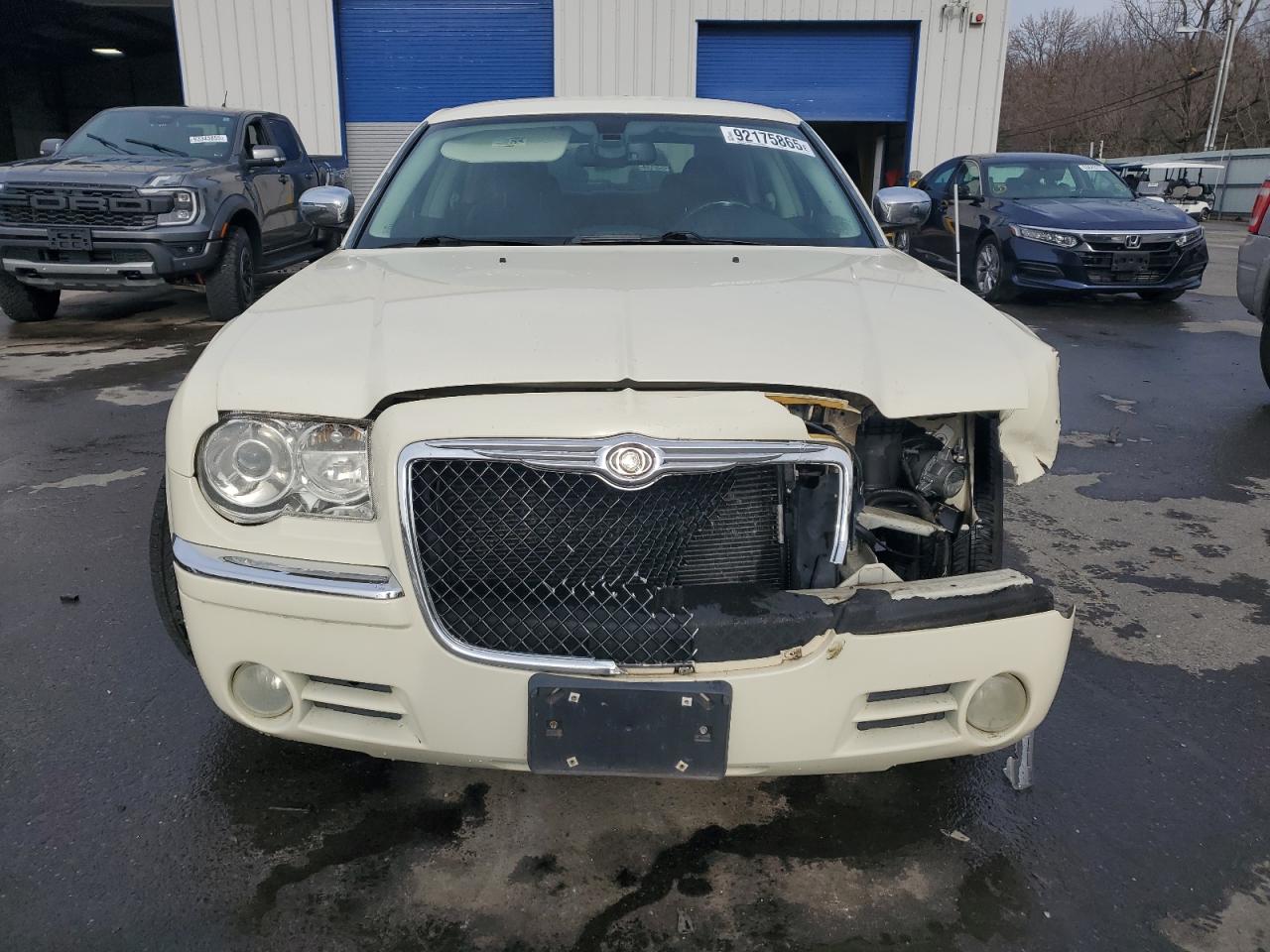 Chrysler 300 Image 4