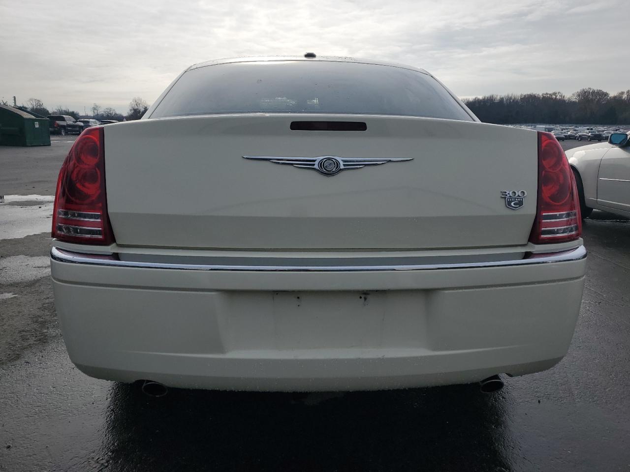 Chrysler 300 Image 7
