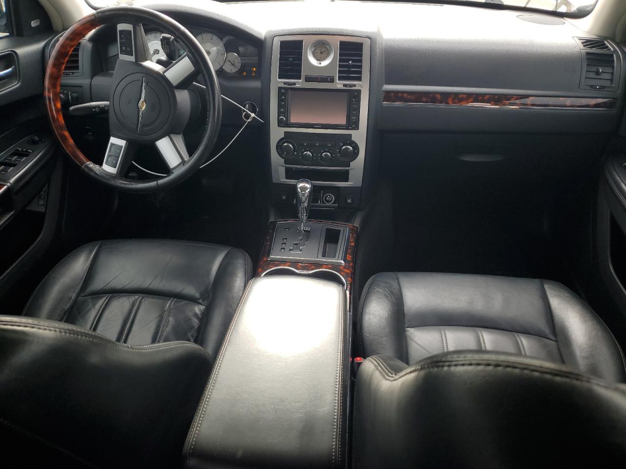 Chrysler 300 Image 3