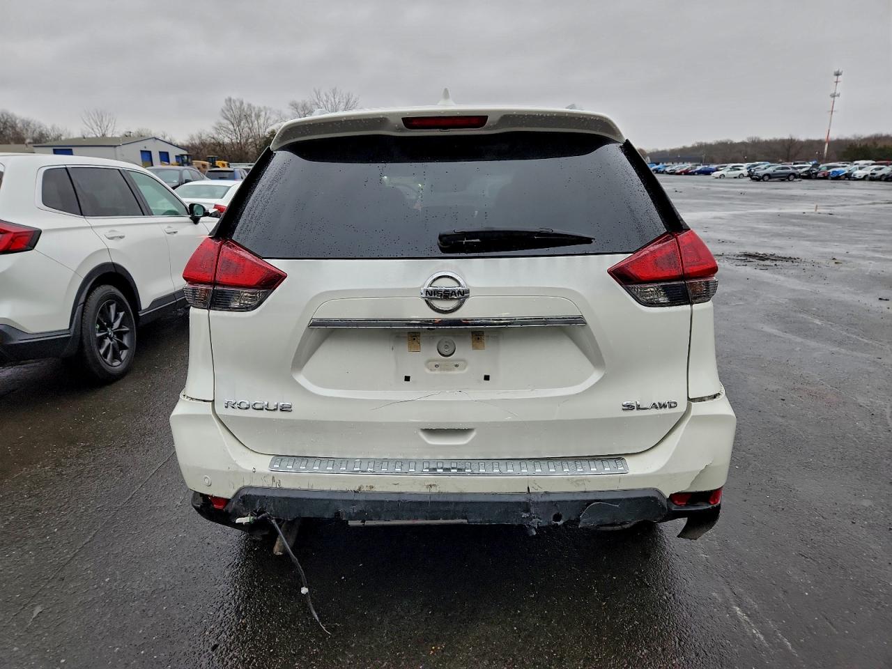 Nissan Rogue S Image 3