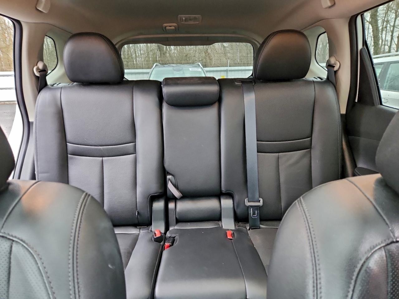 Nissan Rogue S Image 4