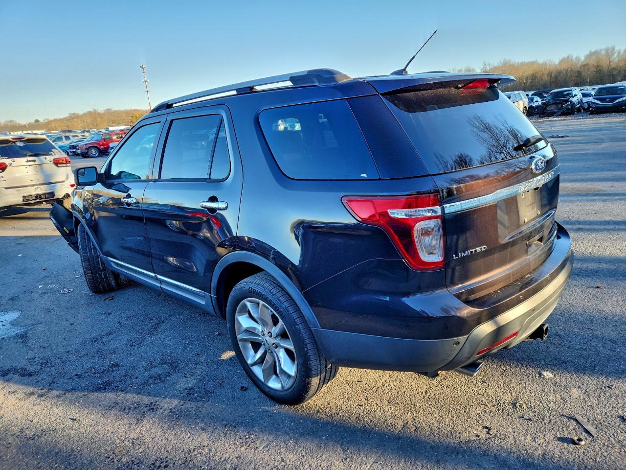 Ford Explorer Limited Image 4