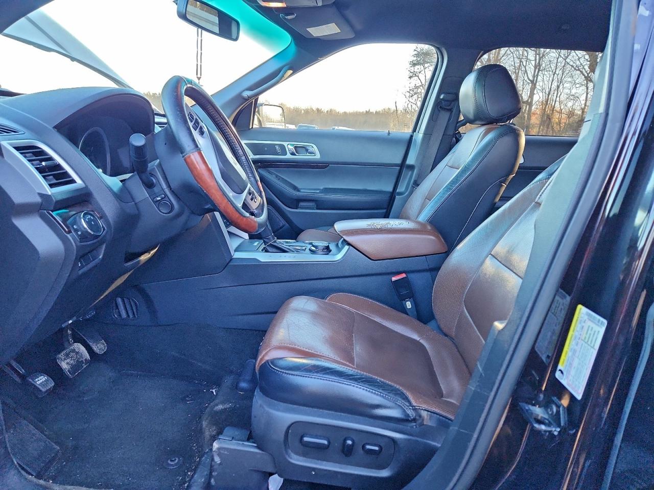 Ford Explorer Limited Image 7