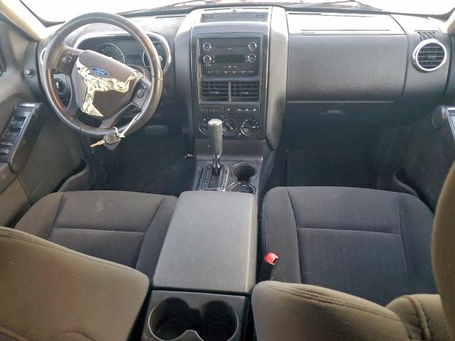 Ford Explorer Xlt Image 8