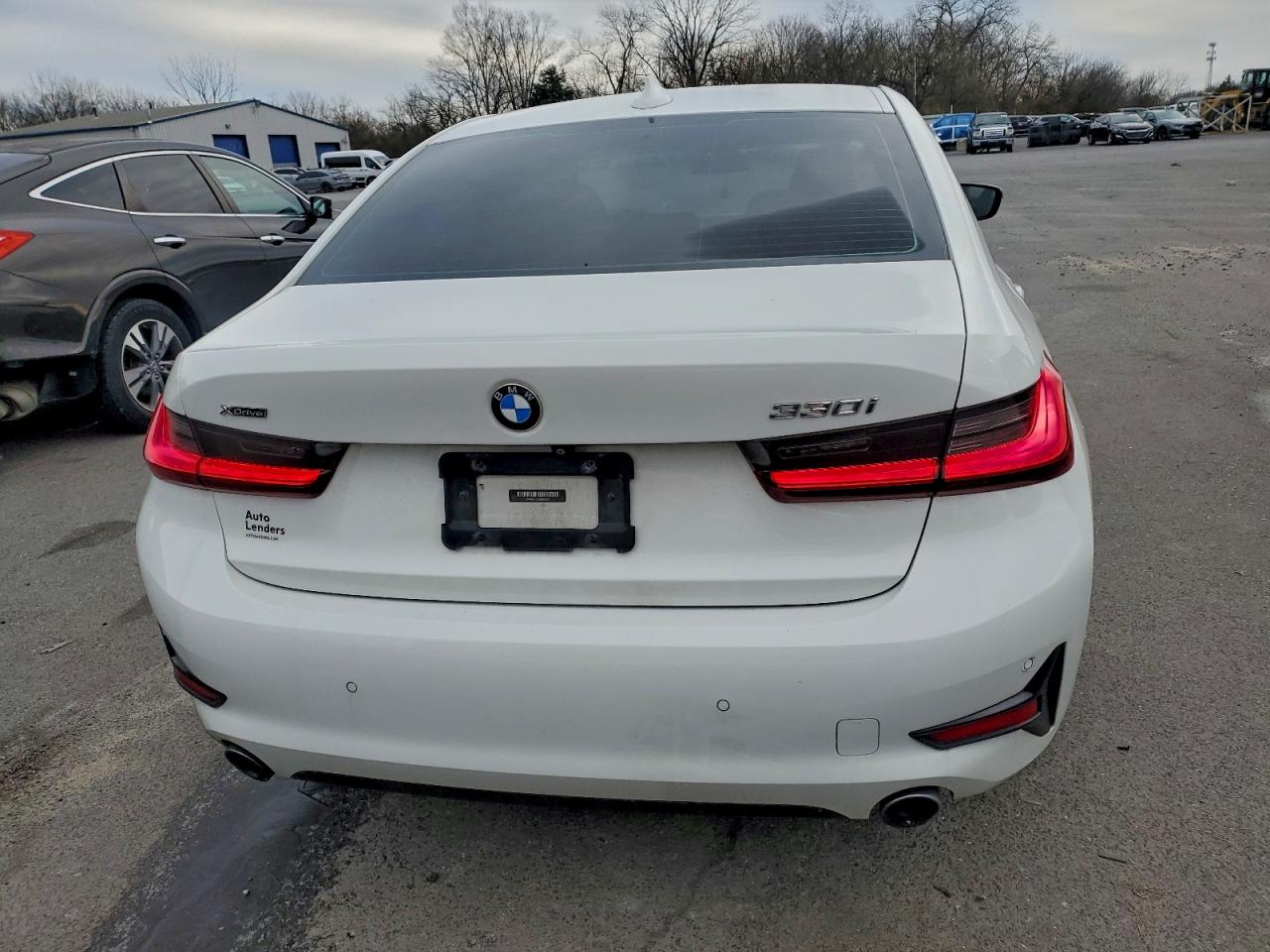 BMW 3 Series Image 6