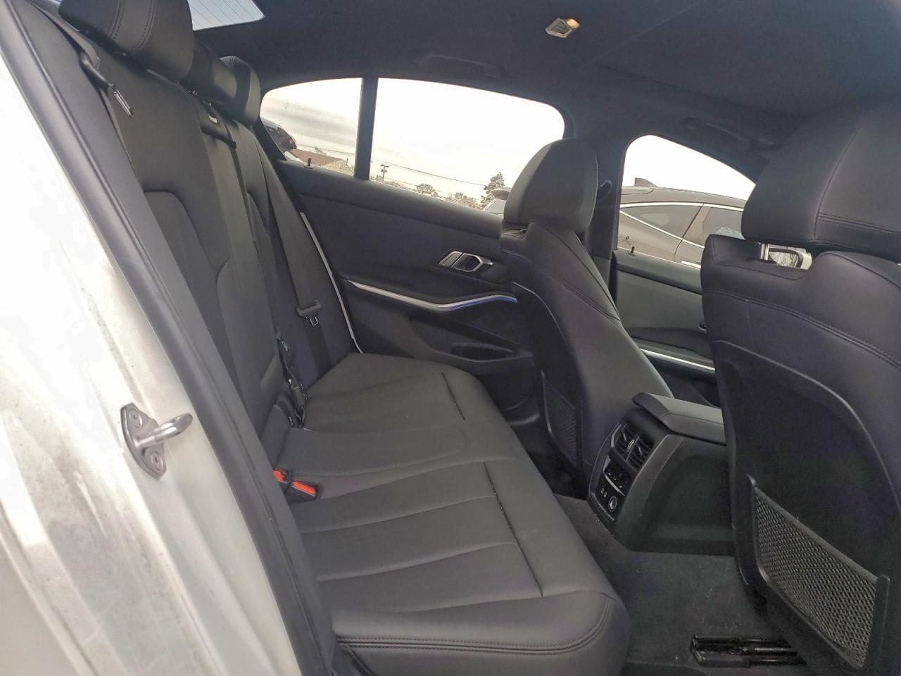 BMW 3 Series Image 13