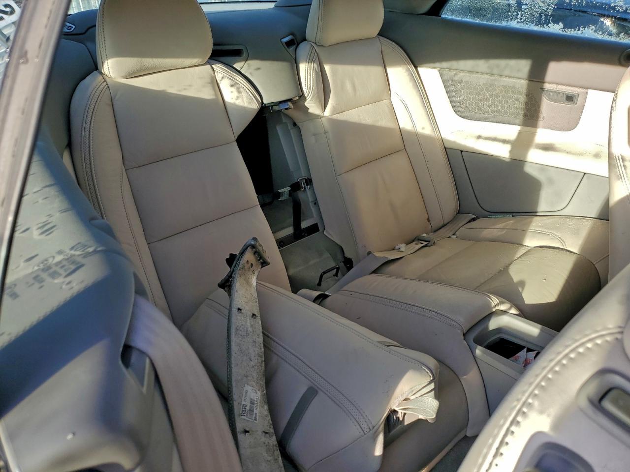 Volvo C70 T5 Image 11