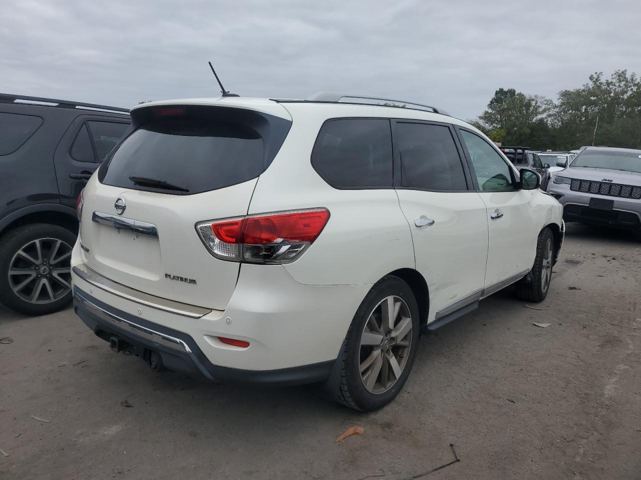 Nissan Pathfinder S Image 2