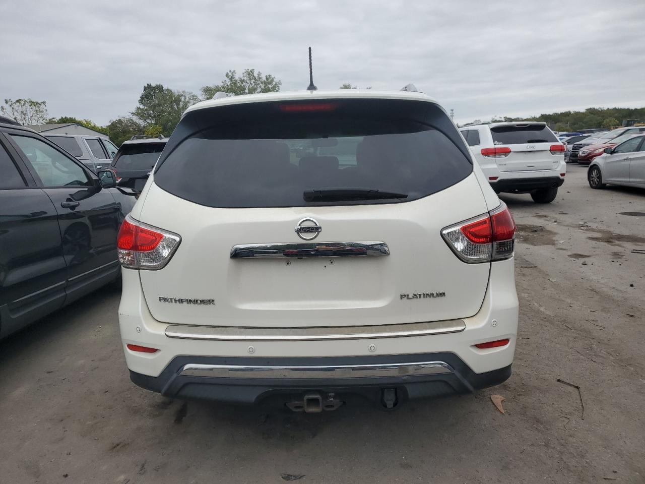 Nissan Pathfinder S Image 9