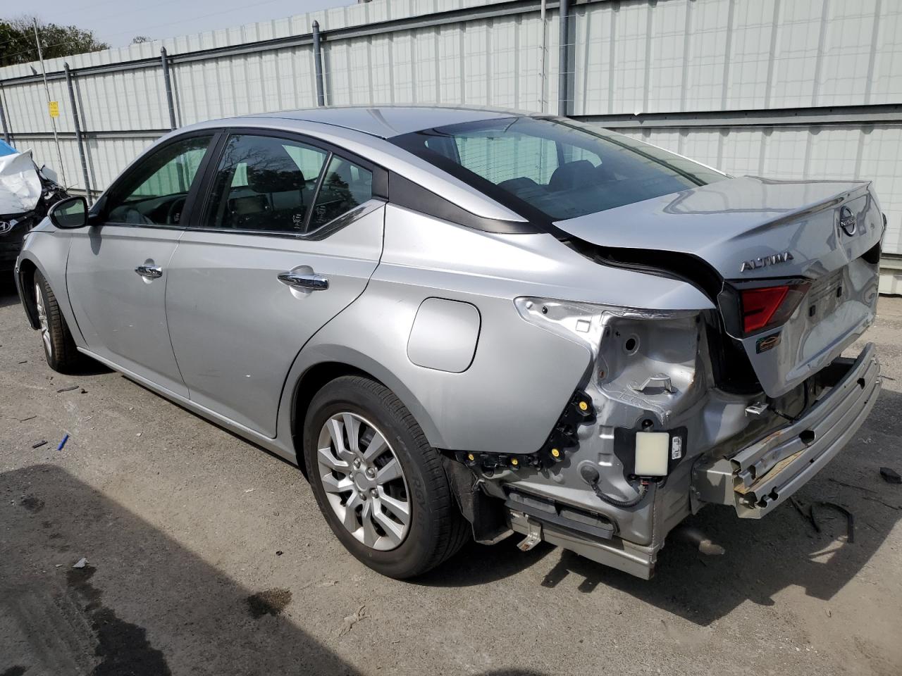 Nissan Altima S Image 3