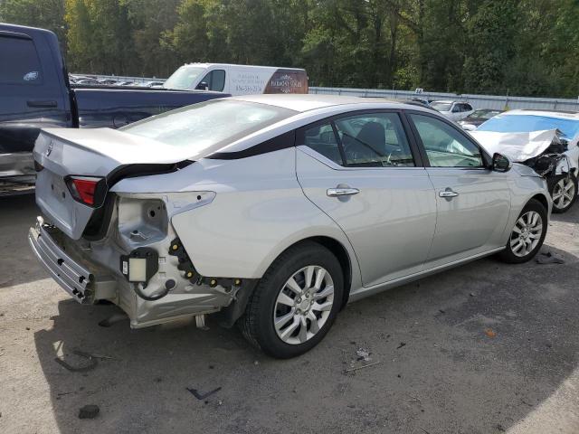 Nissan Altima S Image 5