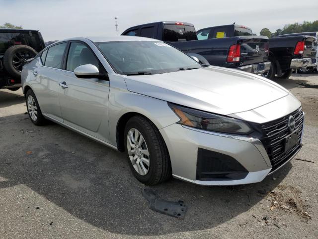 Nissan Altima S Image 2