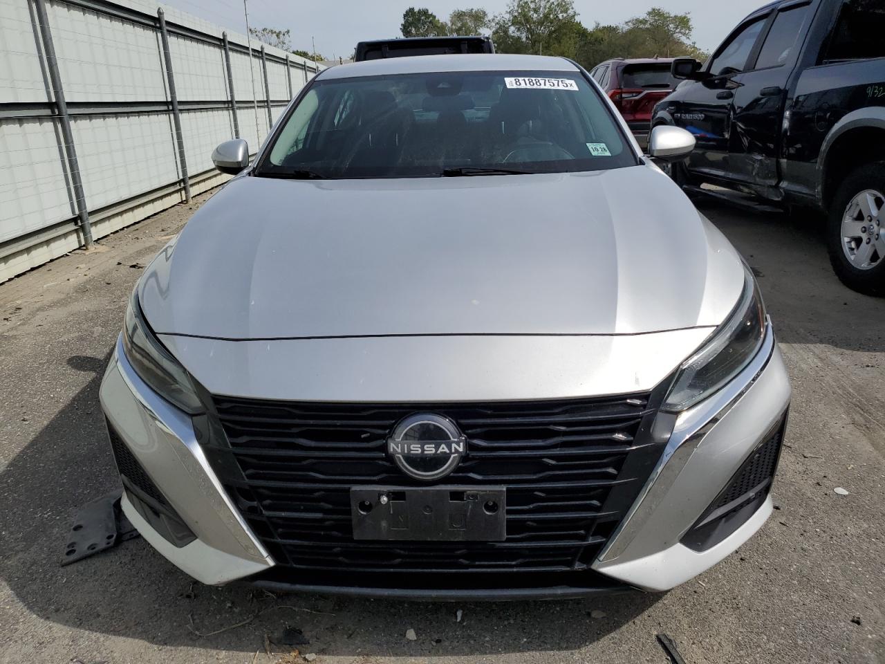 Nissan Altima S Image 4