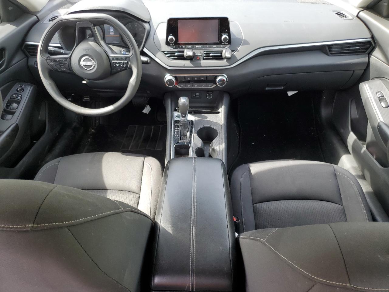 Nissan Altima S Image 9