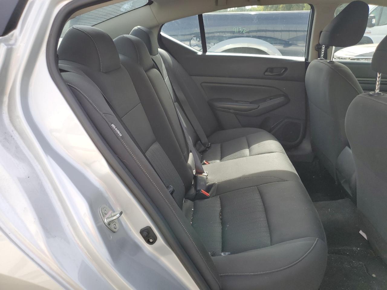 Nissan Altima S Image 10