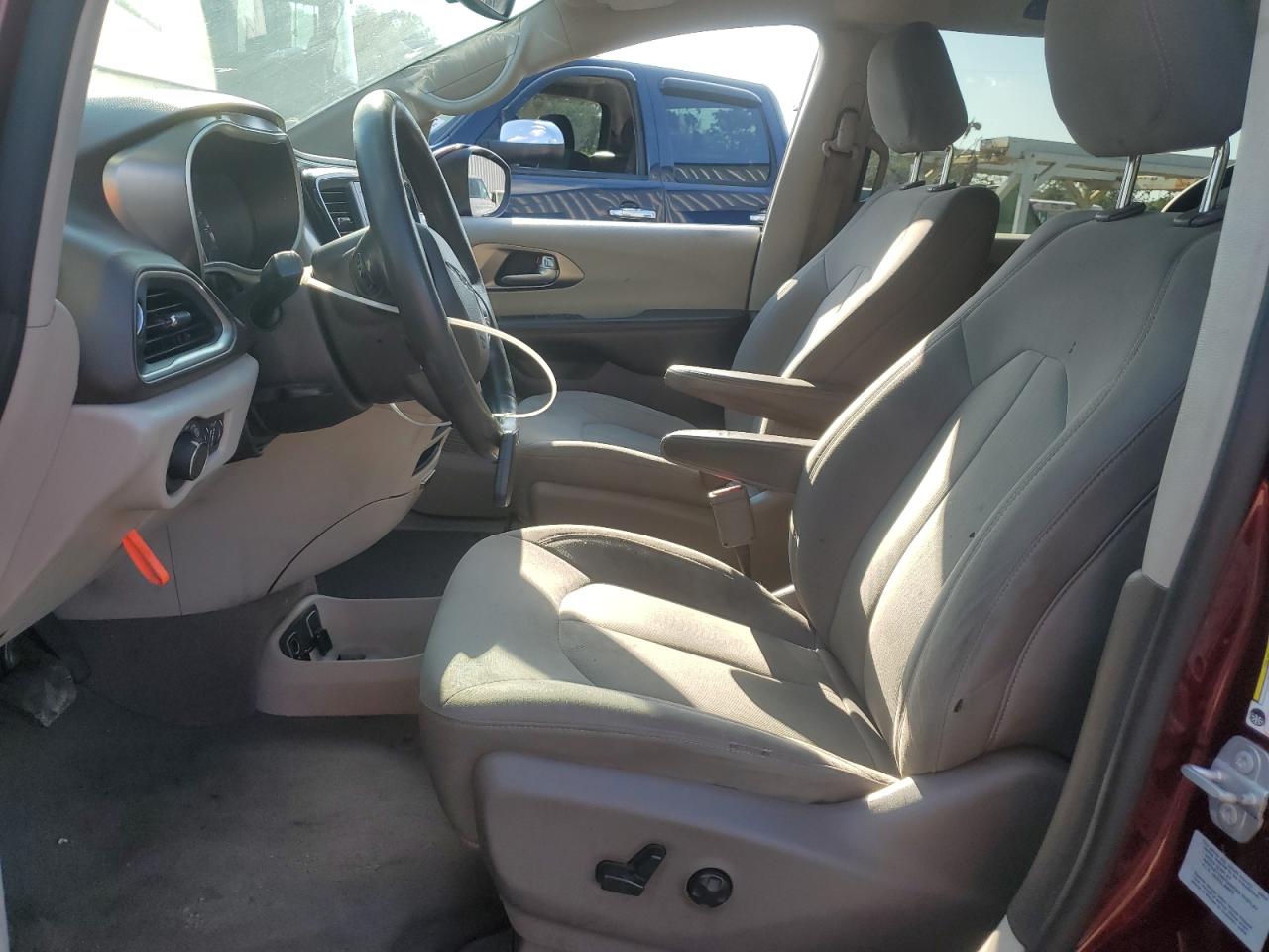 Chrysler Pacifica Touring Image 5
