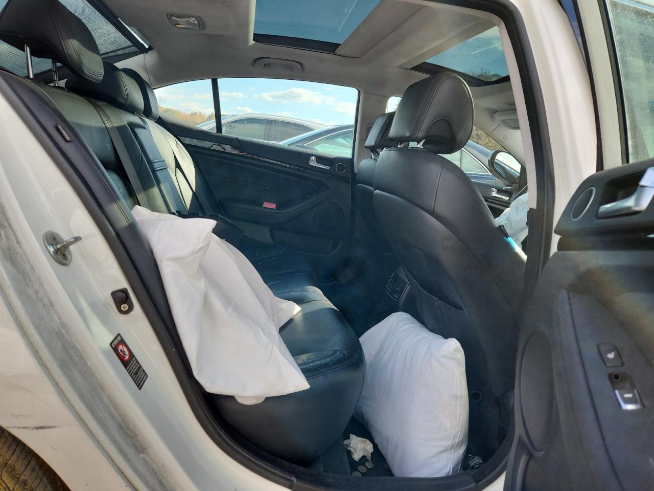 Kia Cadenza Premium Image 11